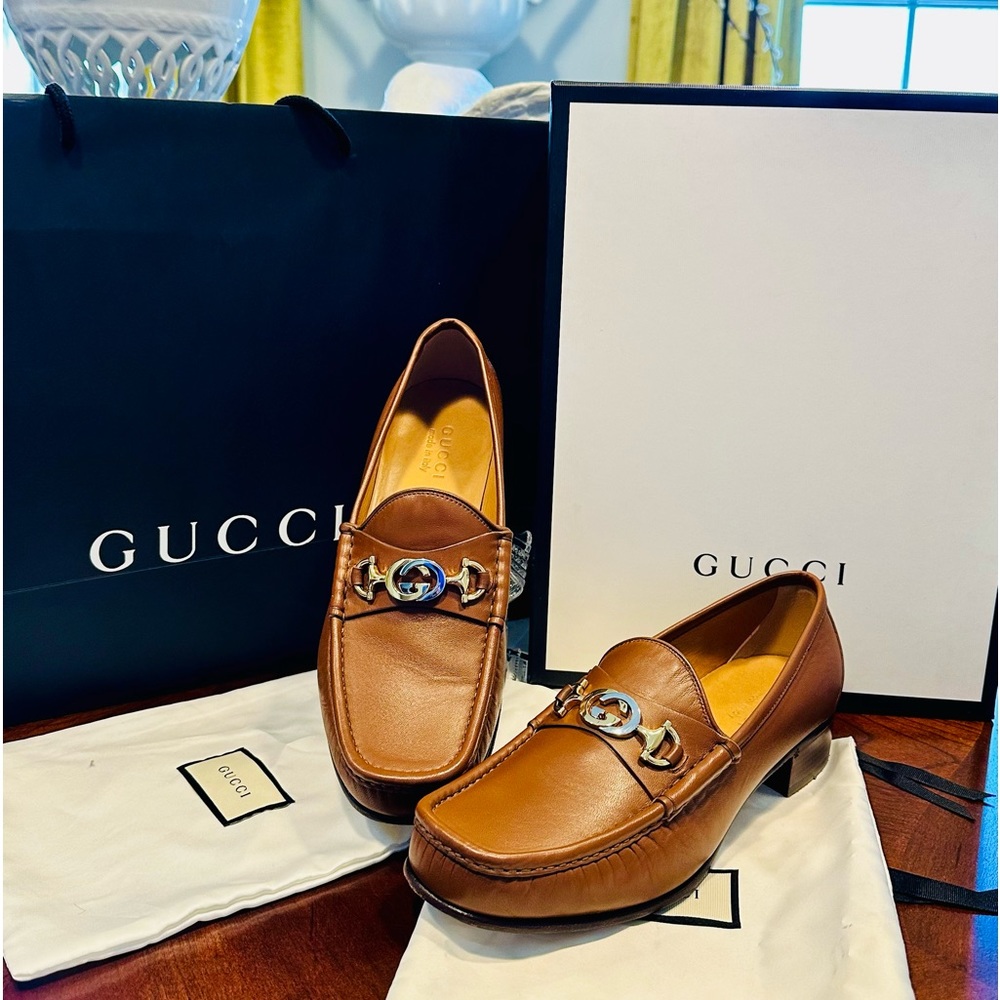 Gucci leather loafer gently worn
